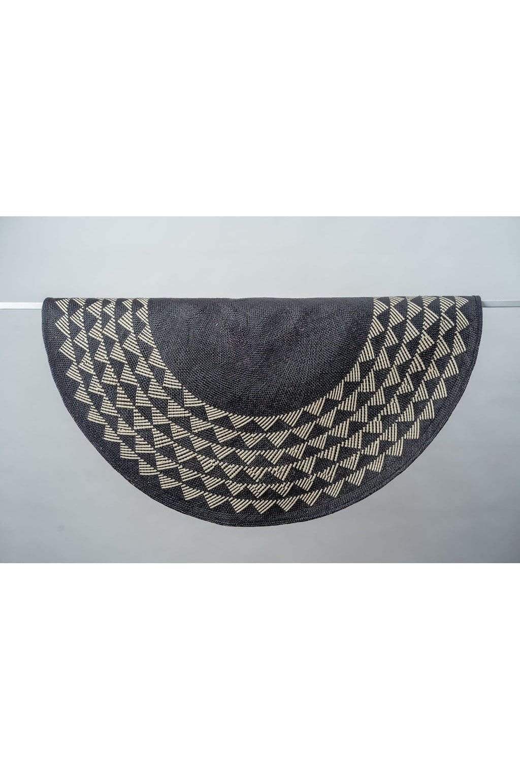 White Triangle Mat | 4' Round | Black Base