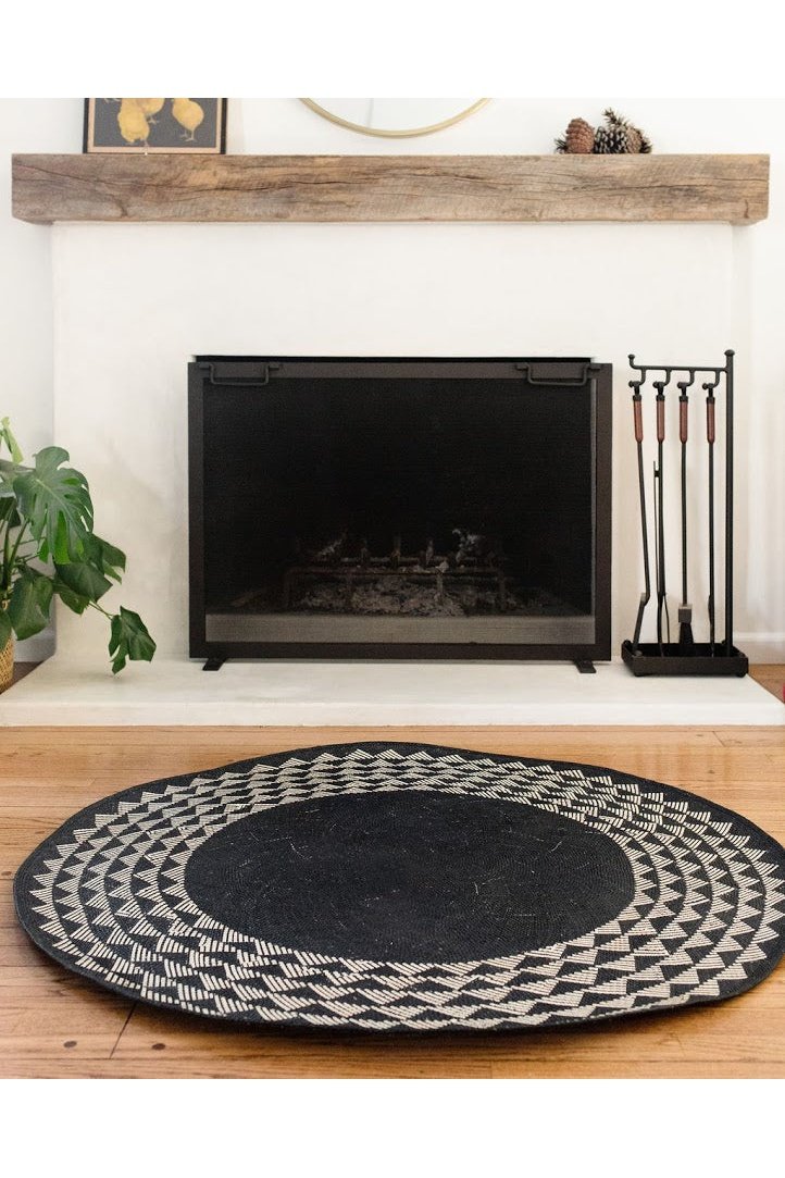 White Triangle Mat | 4' Round | Black Base