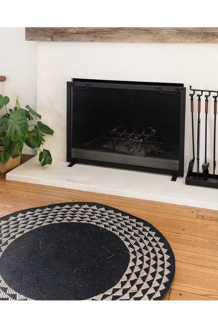 White Triangle Mat | 4' Round | Black Base