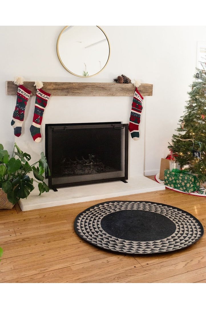 White Triangle Mat | 4' Round | Black Base