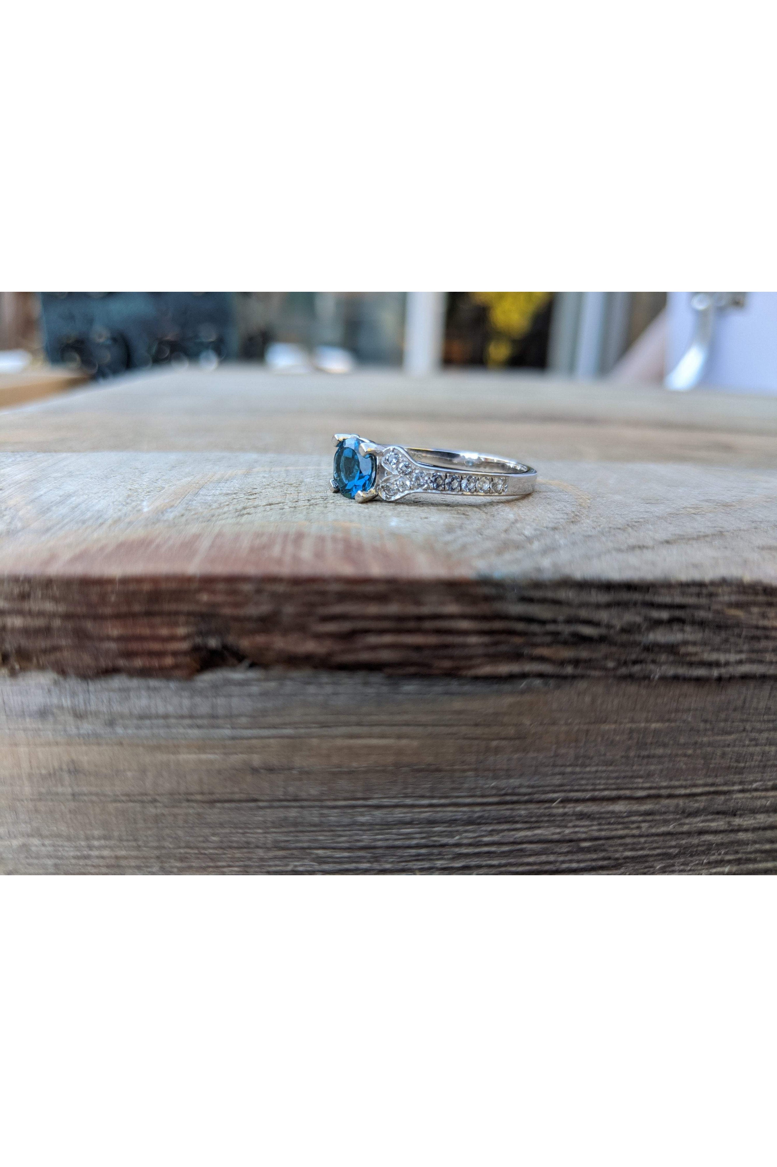Solitair Dainty Ring, London Blue Topaz, CZ
