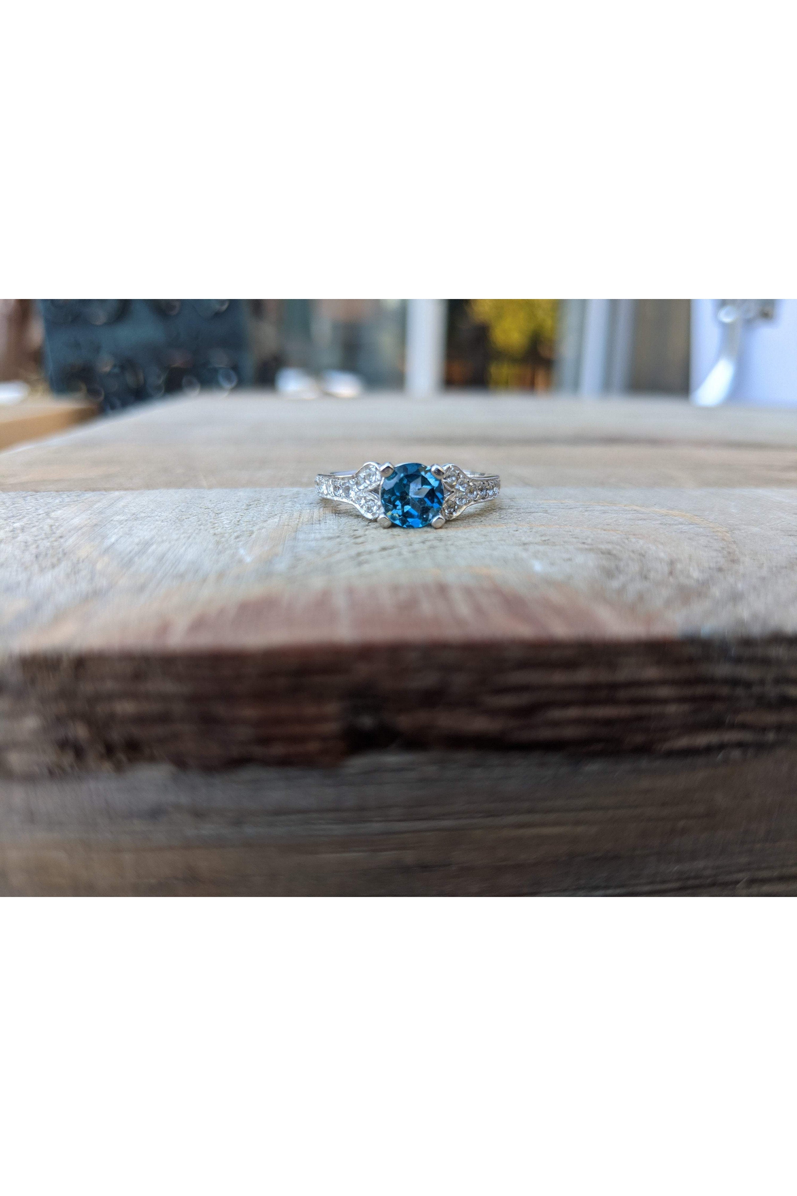 Solitair Dainty Ring, London Blue Topaz, CZ