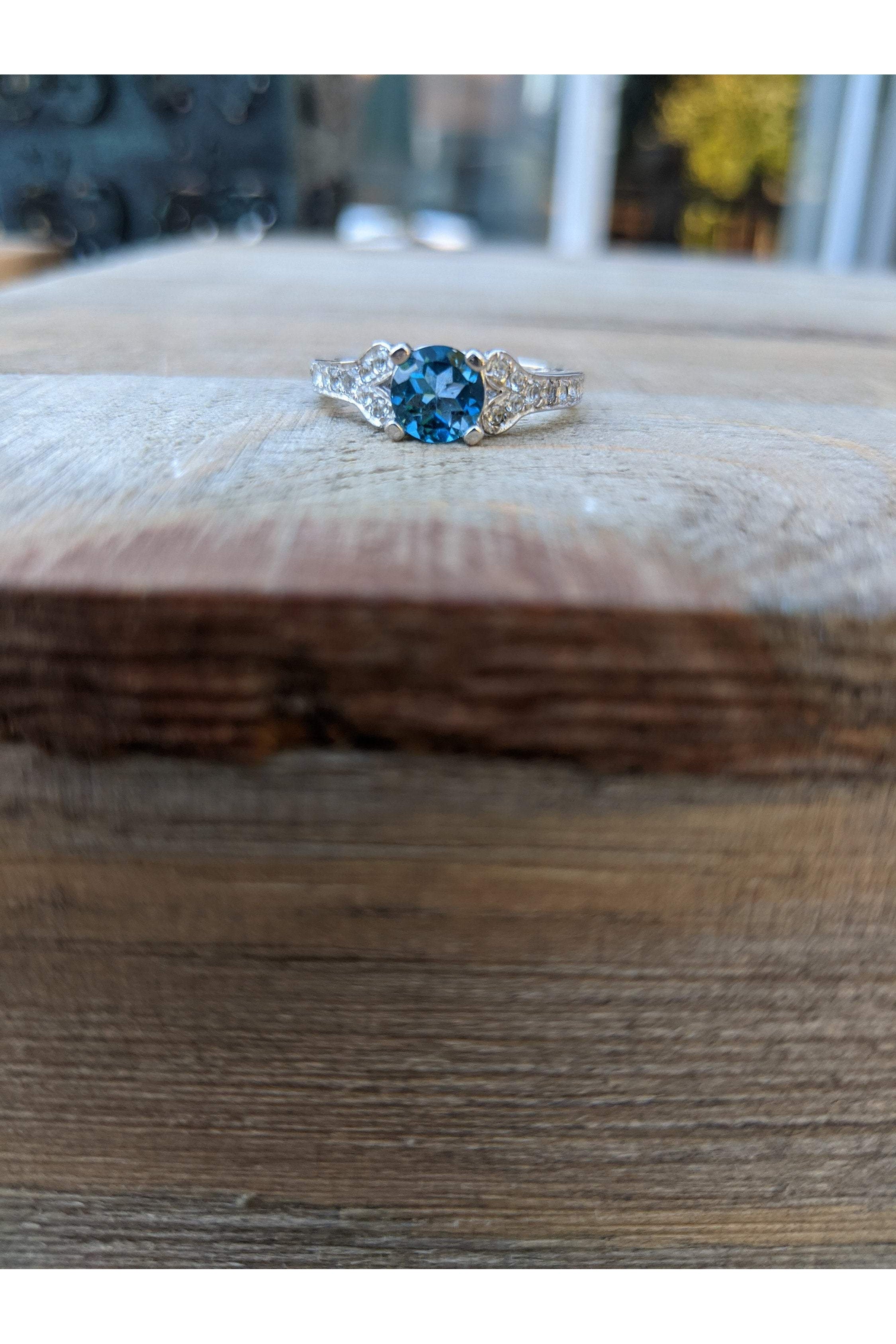 Solitair Dainty Ring, London Blue Topaz, CZ